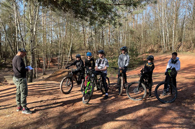 Jugendliche im Bikepark Schönenberg-Kübelberg 